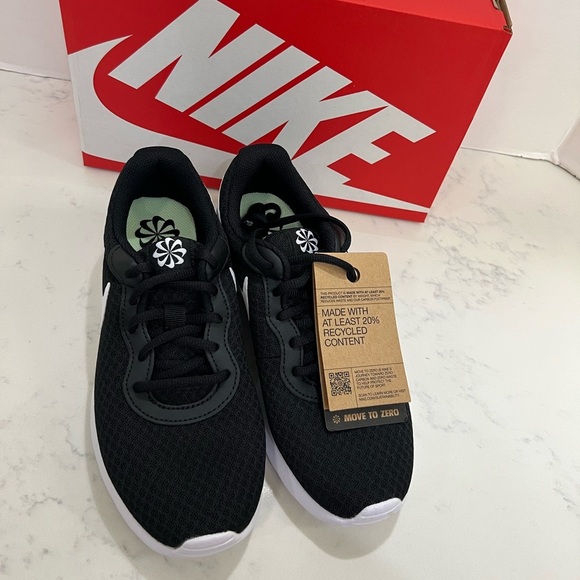 Nike Classic Black and White Running Shoes - Picture 3 of 8